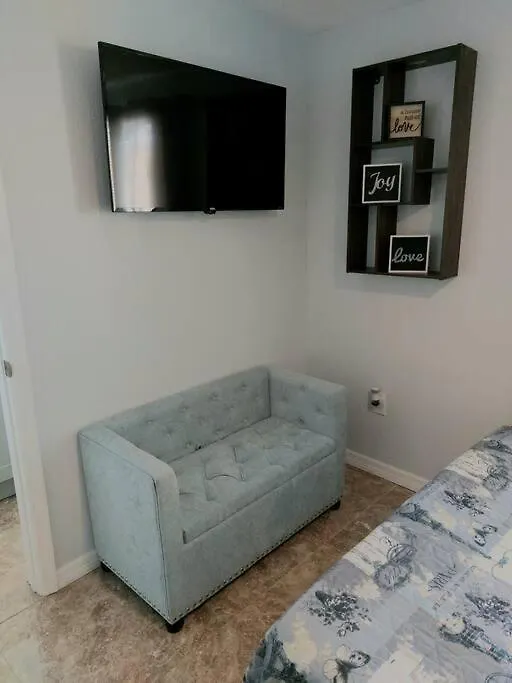 The Torres' Loft West Tampa Midtown Raymond James Stadium